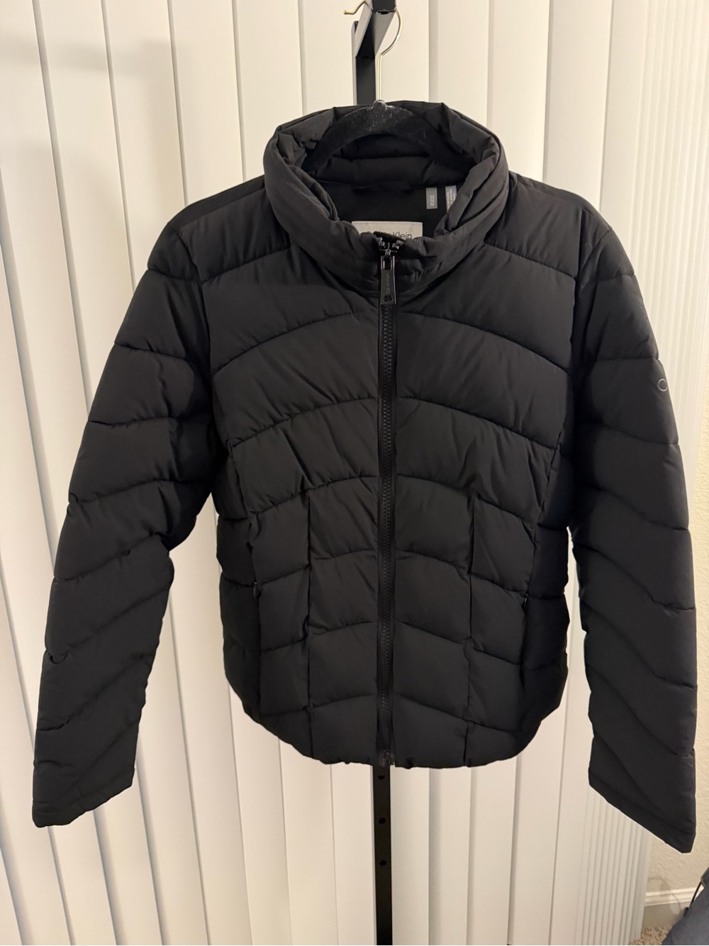 Calvin Klein Black Puffer foldable jacket with removable hood and bag for travel
